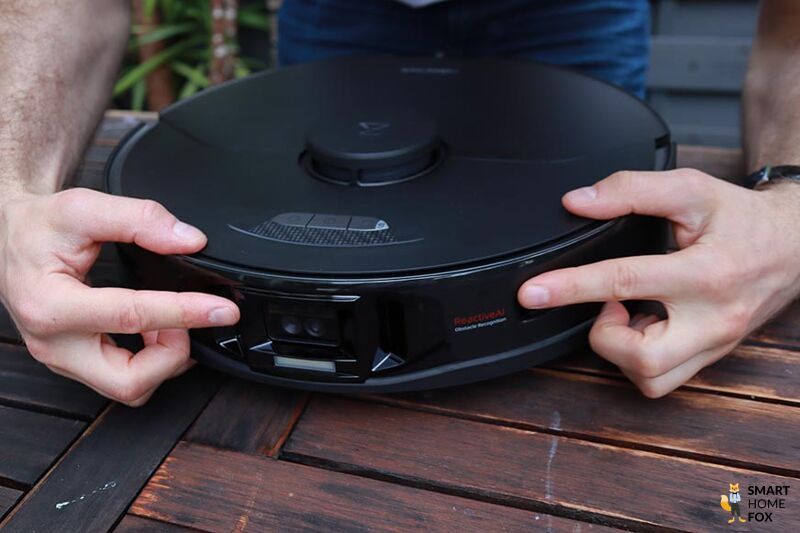 Der Roborock S7 MaxV ist von vorne zu sehen